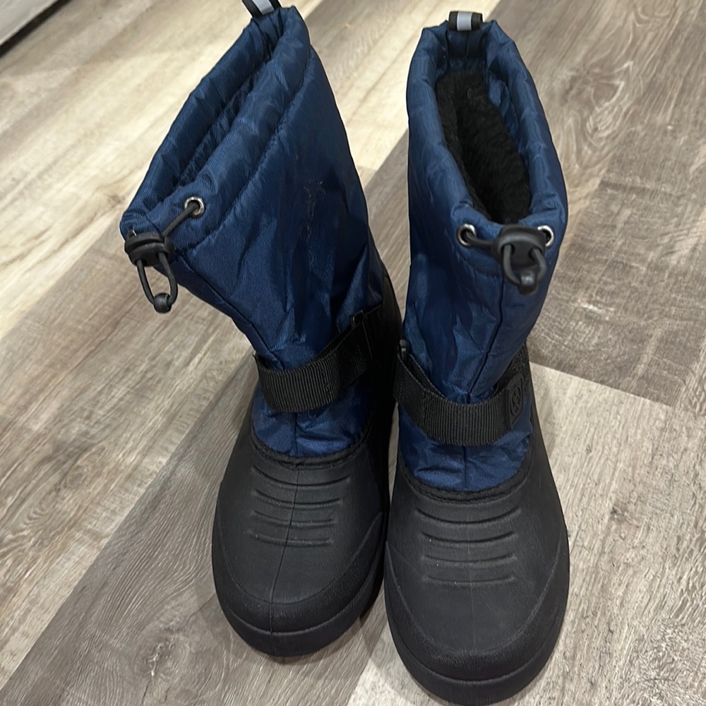 Men’s size 7 Northside snow boots in practically new condition